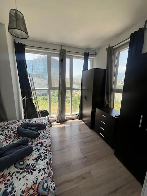 Cosy Studio Next To The Mall София
