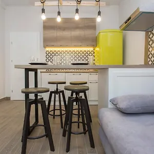 Sunny And Modern 1bdr In The Center София
