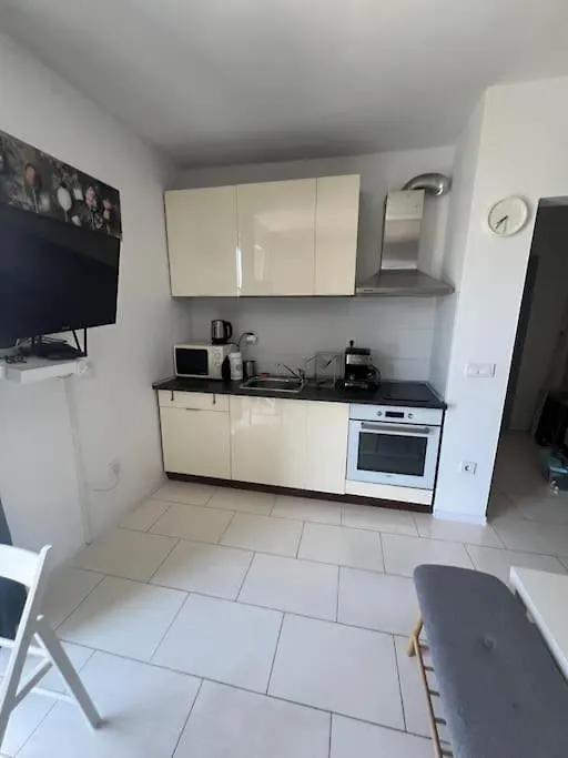 Cosy Studio Next To The Mall Sofia Apartment